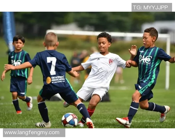 孩子众多的足球明星们如何平衡家庭与职业生涯的挑战与乐趣 孩子众多的足球明星们如何平衡家庭与职业生涯的挑战与乐趣