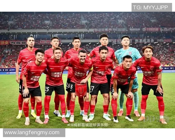 成都足球队的精神探索与发展之路:从历史到未来的全景解析 成都足球队的精神探索与发展之路:从历史到未来的全景解析