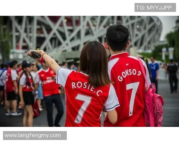 足球明星浪漫爱情瞬间高清图片集锦展现甜蜜与激情