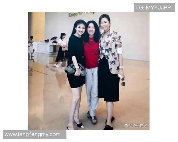 足球明星与凉山女友的浪漫故事及其背后的情感历程揭秘 足球明星与凉山女友的浪漫故事及其背后的情感历程揭秘