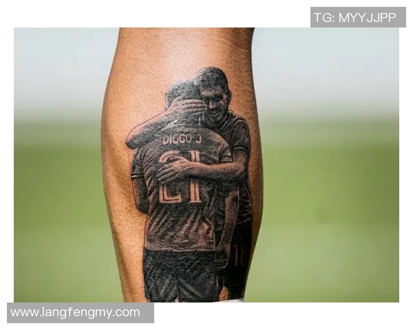 足球明星身上的纹身故事与中文含义揭秘 足球明星身上的纹身故事与中文含义揭秘